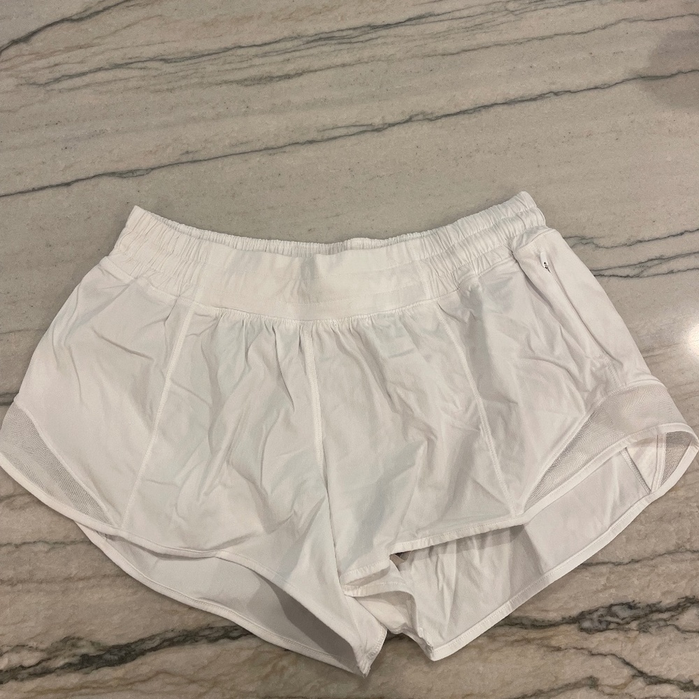 Lululemon hotty hot low-rise lined shorts 2.5"